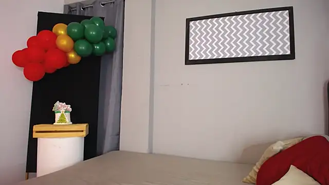 Snapshot of loveyouzahara2020 chatting on 12.19.25 loveyouzahara2020 online show from 12.19.25