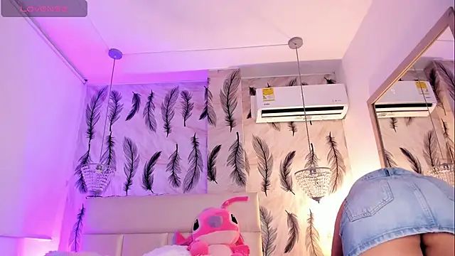 Snapshot of Vivi_prinncess chatting on 11.14.25 Vivi prinncess online show from 11.14.25