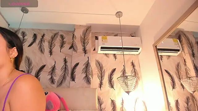 Snapshot of Vivi_prinncess chatting on 11.29.25 Vivi prinncess online show from 11.29.25