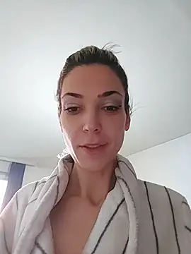 JoLeNe27 online show from 12.19.25