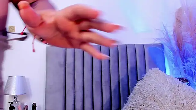 Snapshot of AGATHAA_WHITE chatting on 03.04.25 AGATHAA WHITE online show from 03.04.25