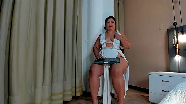 Snapshot of AGATHAA_WHITE chatting on 03.10.25 AGATHAA WHITE online show from 03.10.25