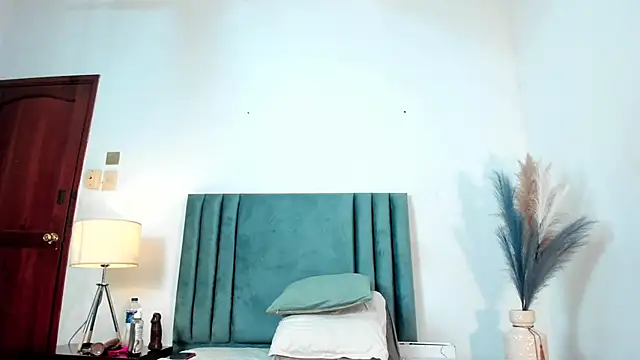 Snapshot of AGATHAA_WHITE chatting on 03.13.25 AGATHAA WHITE online show from 03.13.25