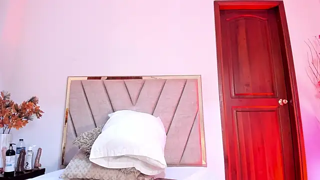 Snapshot of AGATHAA_WHITE chatting on 03.14.25 AGATHAA WHITE online show from 03.14.25