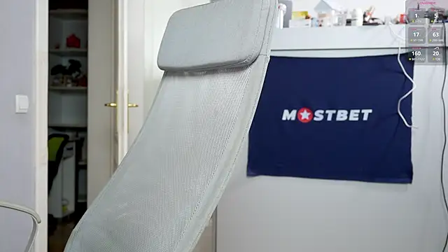 Snapshot of foxeslovefoxes chatting on 12.08.24 foxeslovefoxes online show from 12.08.24