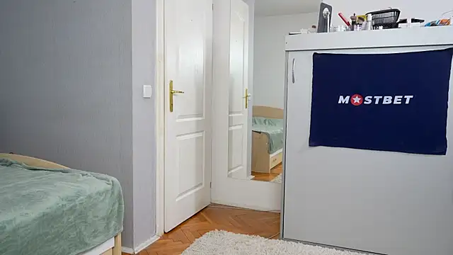 Snapshot of foxeslovefoxes chatting on 12.15.24 foxeslovefoxes online show from 12.15.24