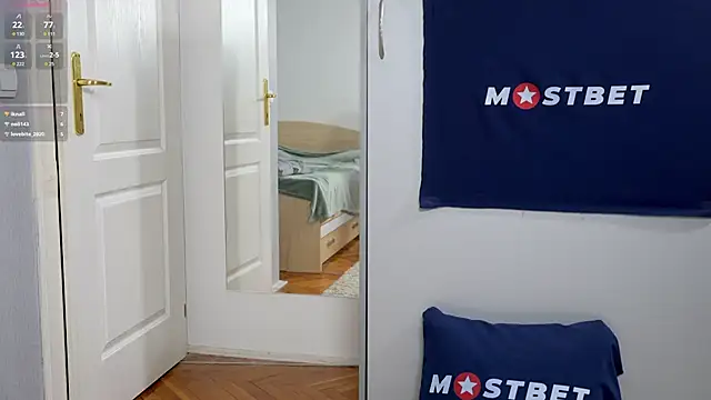 Snapshot of foxeslovefoxes chatting on 12.24.24 foxeslovefoxes online show from 12.24.24