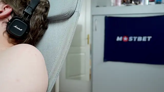 Snapshot of foxeslovefoxes chatting on 01.07.25 foxeslovefoxes online show from 01.07.25