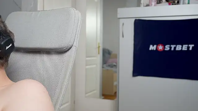 Snapshot of foxeslovefoxes chatting on 01.08.25 foxeslovefoxes online show from 01.08.25