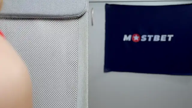 Snapshot of foxeslovefoxes chatting on 01.12.25 foxeslovefoxes online show from 01.12.25