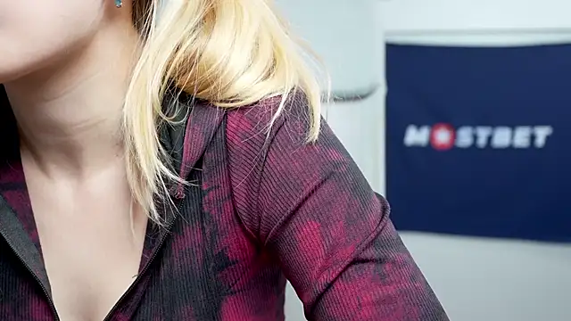 Snapshot of foxeslovefoxes chatting on 01.12.25 foxeslovefoxes online show from 01.12.25