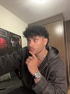 Snapshot of Alessandro_Vanni chatting on 11.19.25 Alessandro Vanni online show from 11.19.25