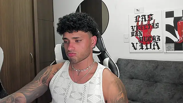 Snapshot of Alessandro_Vanni chatting on 12.15.25 Alessandro Vanni online show from 12.15.25