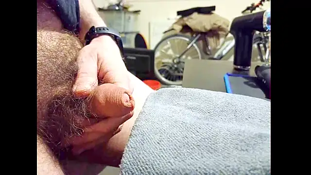 hairyuncut00 online show from 04.27.26
