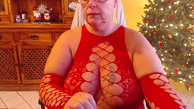 Snapshot of MISS_LINDAH chatting on 11.30.25 MISS LINDAH online show from 11.30.25