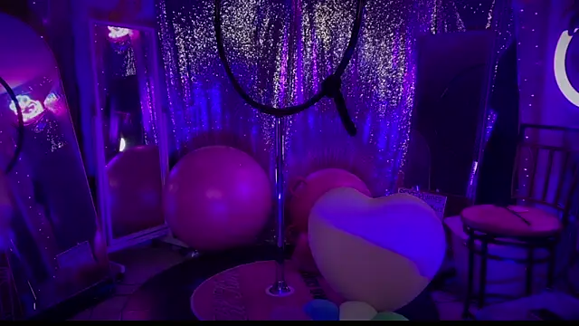 Snapshot of bimbotwerkqueen chatting on 01.31.25 bimbotwerkqueen online show from 01.31.25