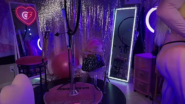 Snapshot of bimbotwerkqueen chatting on 03.14.25 bimbotwerkqueen online show from 03.14.25