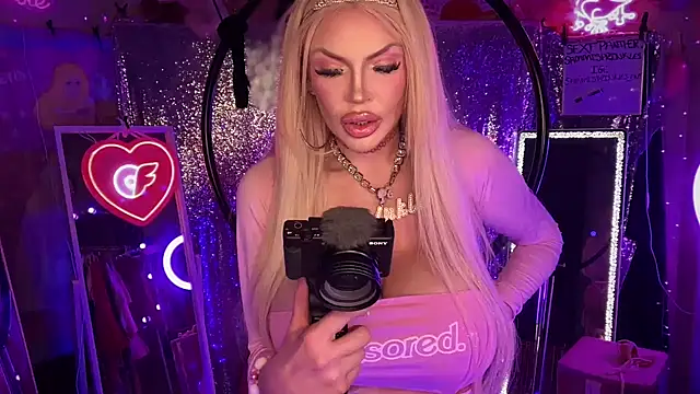 Snapshot of bimbotwerkqueen chatting on 03.16.25 bimbotwerkqueen online show from 03.16.25