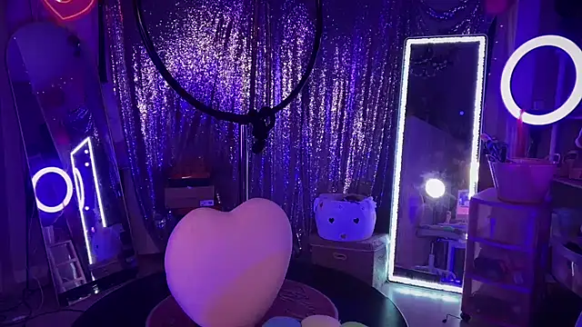 Snapshot of bimbotwerkqueen chatting on 09.20.25 bimbotwerkqueen online show from 09.20.25