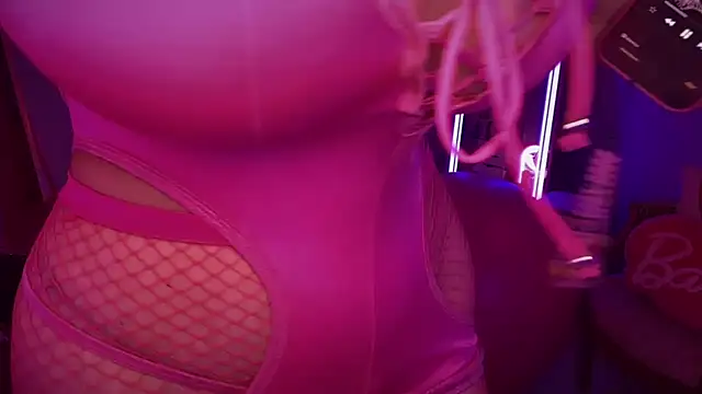 Snapshot of bimbotwerkqueen chatting on 09.27.25 bimbotwerkqueen online show from 09.27.25