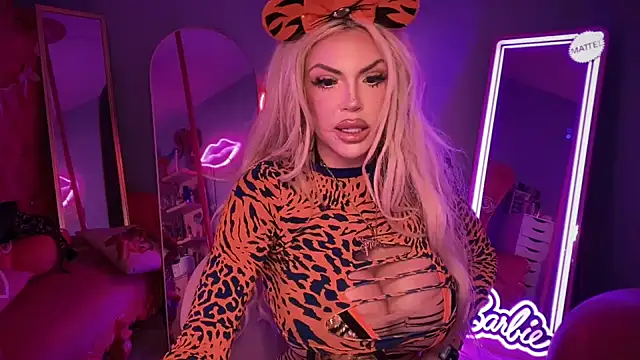 Snapshot of bimbotwerkqueen chatting on 11.01.25 bimbotwerkqueen online show from 11.01.25