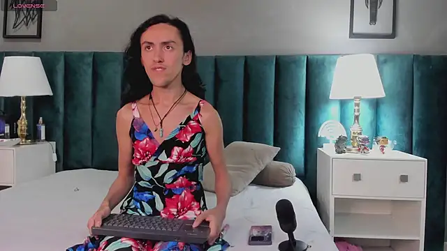 Snapshot of Karol_fenixx chatting on 01.08.25 Karol fenixx online show from 01.08.25