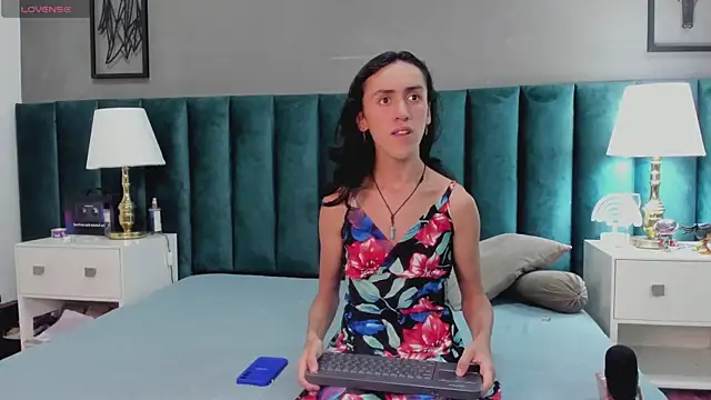 Snapshot of Karol_fenixx chatting on 01.21.25 Karol fenixx online show from 01.21.25