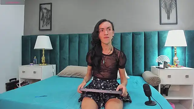 Snapshot of Karol_fenixx chatting on 02.04.25 Karol fenixx online show from 02.04.25