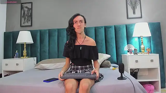 Snapshot of Karol_fenixx chatting on 02.06.25 Karol fenixx online show from 02.06.25