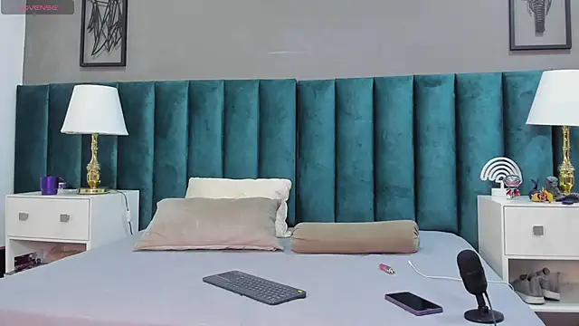 Snapshot of Karol_fenixx chatting on 02.13.25 Karol fenixx online show from 02.13.25