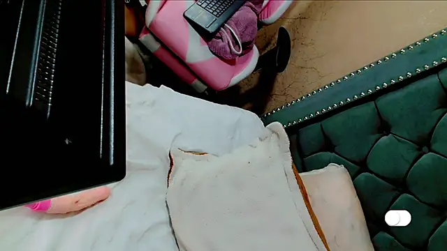 Imannejulienne online show from 12.24.24