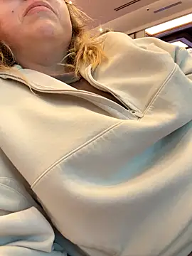 Snapshot of Blueskiiis3 chatting on 10.05.25 Blueskiiis3 online show from 10.05.25