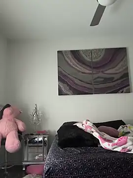 Snapshot of Blueskiiis3 chatting on 12.19.25 Blueskiiis3 online show from 12.19.25