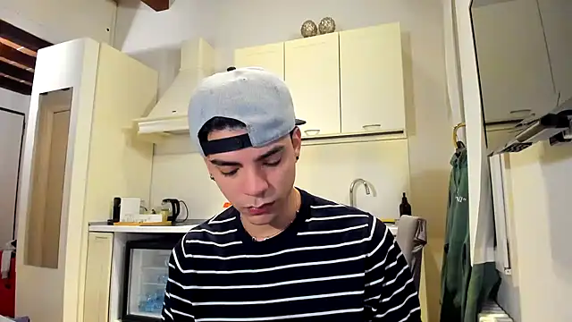 Snapshot of dylancrugerx chatting on 12.09.24 dylancrugerx online show from 12.09.24