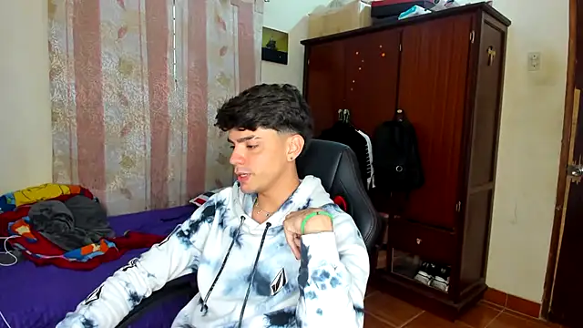 Snapshot of dylancrugerx chatting on 01.02.25 dylancrugerx online show from 01.02.25