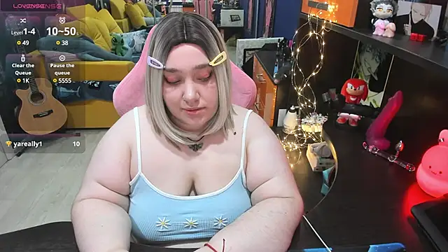 Softie Sofy online show from 02.26.25