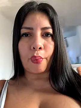 Snapshot of natural_bigboobs chatting on 12.04.25 natural bigboobs online show from 12.04.25