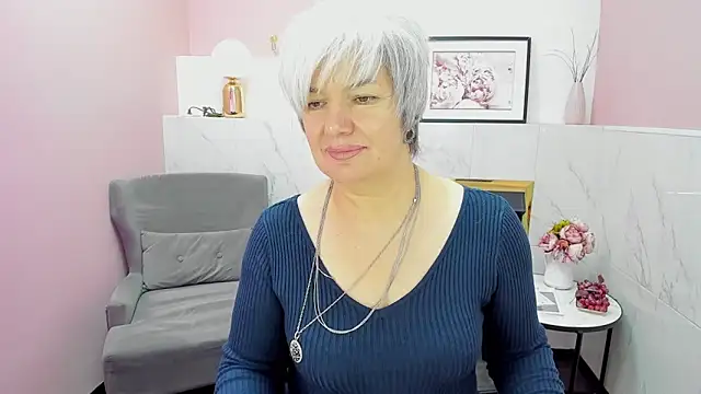 Snapshot of CarmenSoft chatting on 12.11.24 CarmenSoft online show from 12.11.24