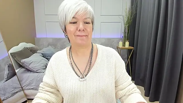 Snapshot of CarmenSoft chatting on 12.28.24 CarmenSoft online show from 12.28.24