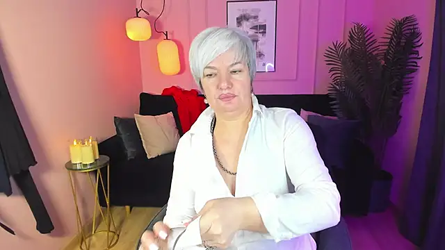 Snapshot of CarmenSoft chatting on 02.22.25 CarmenSoft online show from 02.22.25