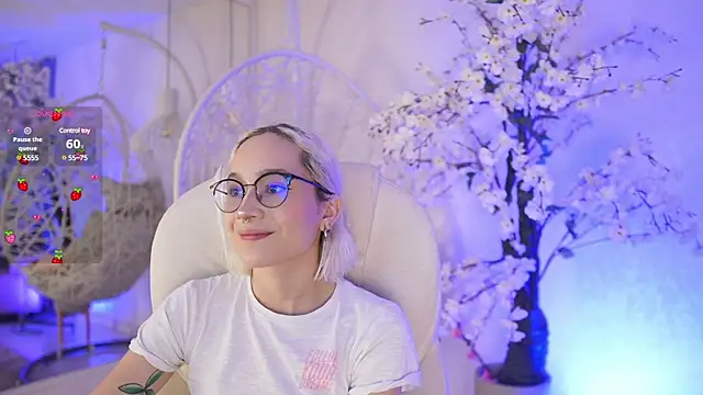 Snapshot of DalahiaRush chatting on 02.04.25 DalahiaRush online show from 02.04.25