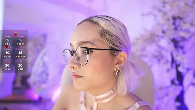 Snapshot of DalahiaRush chatting on 02.04.25 DalahiaRush online show from 02.04.25