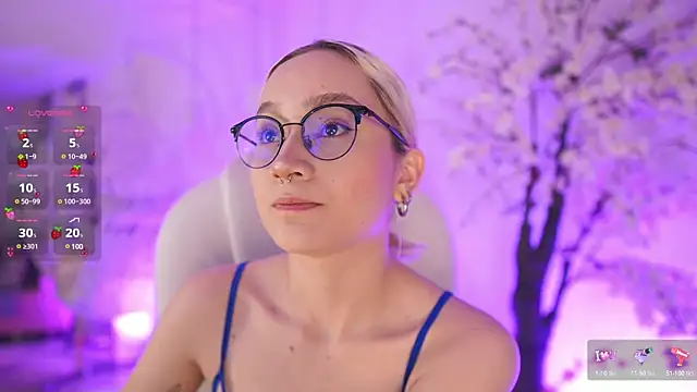 Snapshot of DalahiaRush chatting on 02.13.25 DalahiaRush online show from 02.13.25