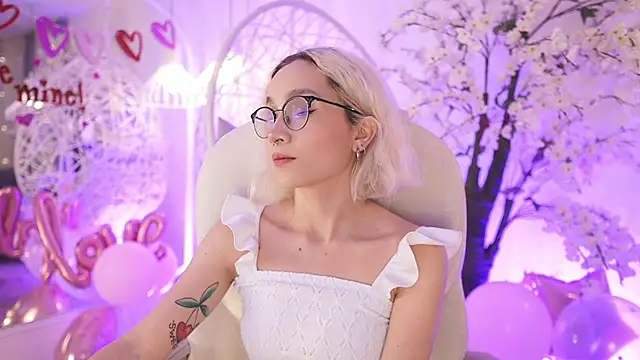 Snapshot of DalahiaRush chatting on 02.14.25 DalahiaRush online show from 02.14.25