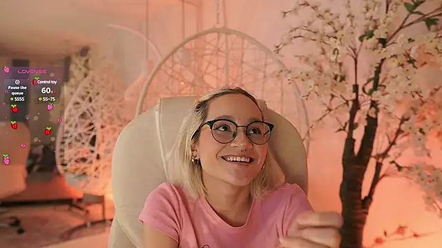 Snapshot of DalahiaRush chatting on 02.21.25 DalahiaRush online show from 02.21.25