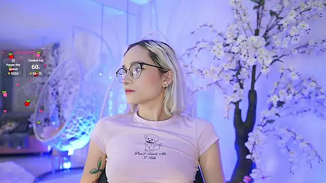 Snapshot of DalahiaRush chatting on 03.19.25 DalahiaRush online show from 03.19.25