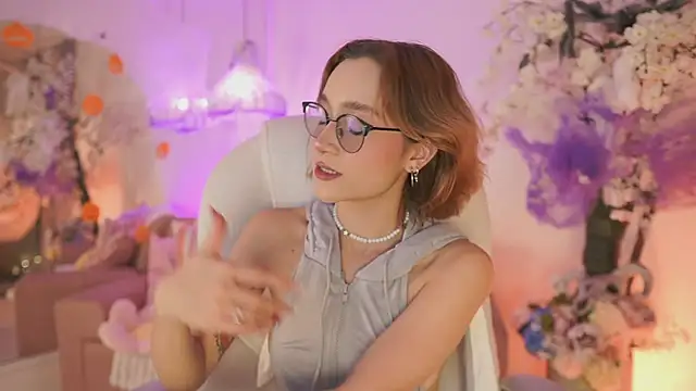 Snapshot of DalahiaRush chatting on 10.24.25 DalahiaRush online show from 10.24.25