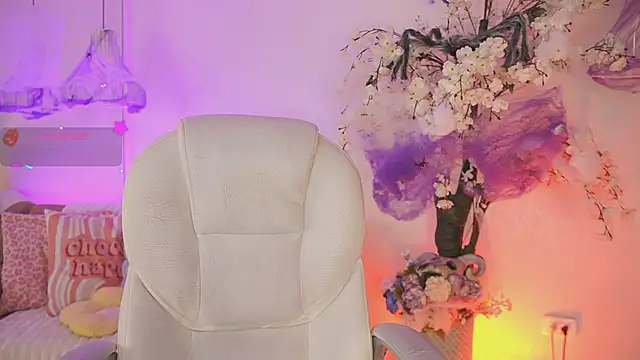 Snapshot of DalahiaRush chatting on 10.30.25 DalahiaRush online show from 10.30.25