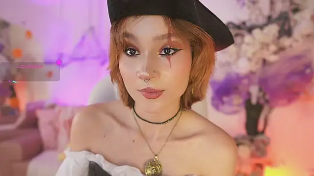 Snapshot of DalahiaRush chatting on 10.31.25 DalahiaRush online show from 10.31.25