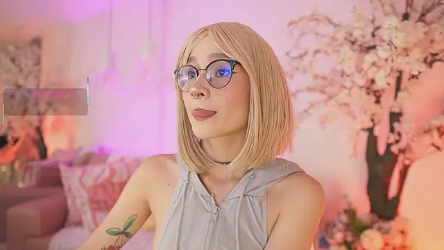 Snapshot of DalahiaRush chatting on 11.13.25 DalahiaRush online show from 11.13.25